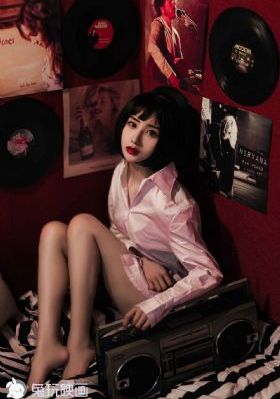 公车挺进紧窄湿润少妇_完整无删减版