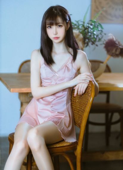 老婆床上越骚老公越爱_十万网红美女美酱