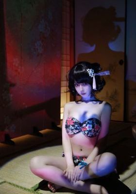 扒开奶罩吃奶头GIF动态视频_剧情片在线播放观看